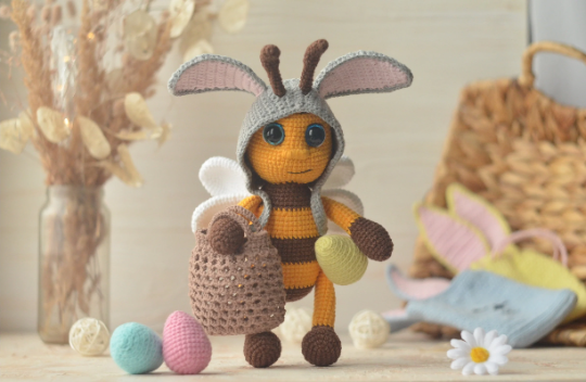 Crochet an Amigurumi Bee