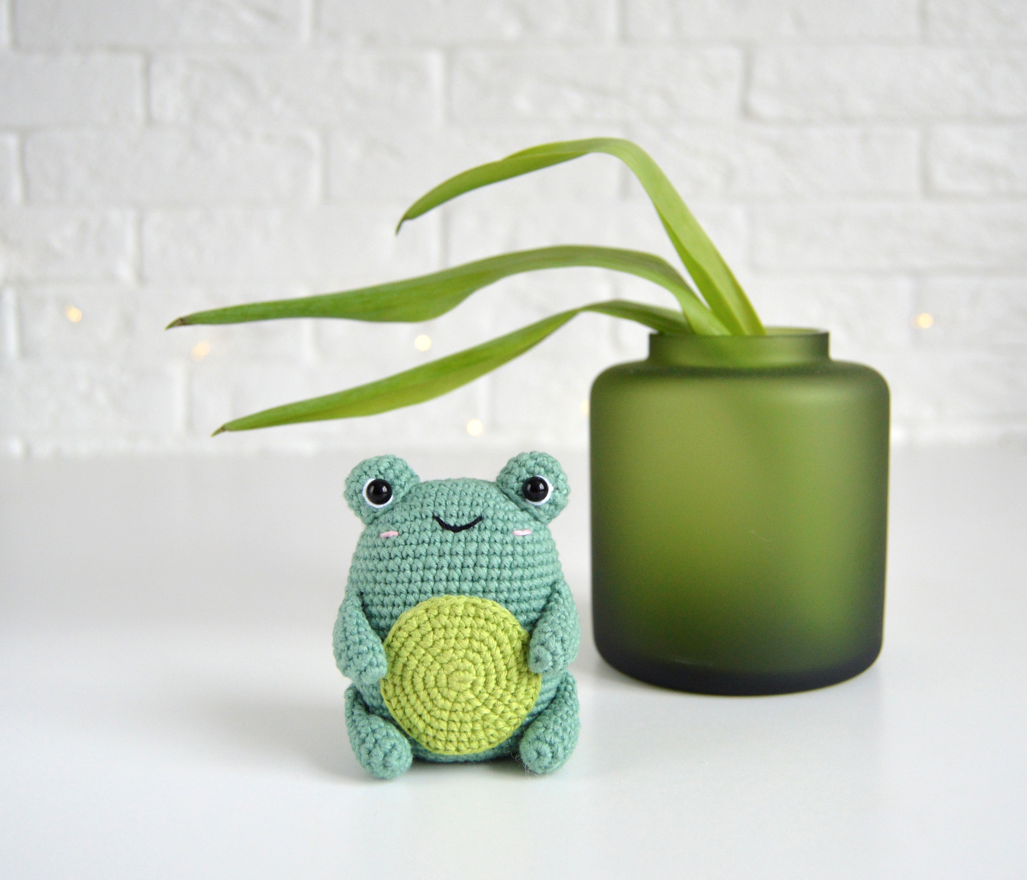 Handmade Green Sparkled Frog Stuff Animal Realistic Amigurumi Crochet Toad  Doll