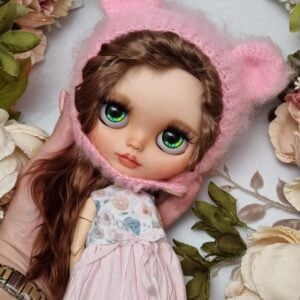 Blythe-Puppe im rosa Kleid