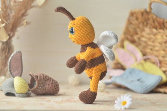 Bee in a hat with ears, Easter, PDF English crochet pattern 3 Crochet Pattern a BEE