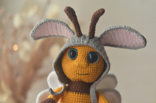 Bee in a hat with ears, Easter, PDF English crochet pattern 4 Crochet Pattern a BEE