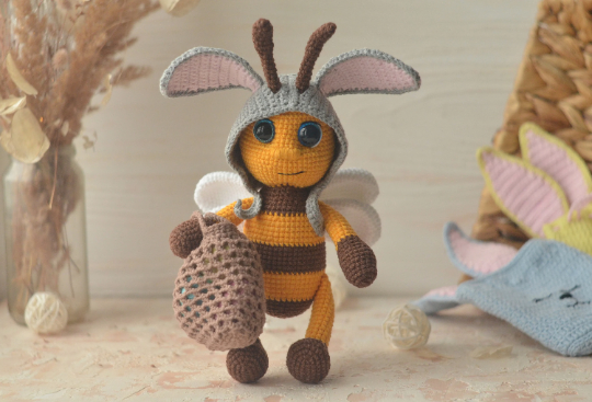 Bee in a hat with ears, Easter, PDF English crochet pattern 2 Crochet Pattern a BEE