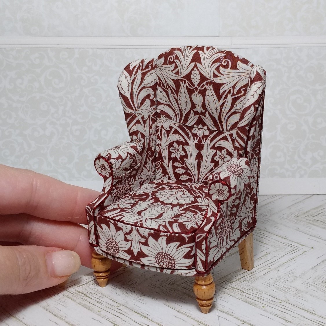 Dolls House Miniature 1:12th Scale Lounge Furniture 1850 Oxford Easy Armchair 