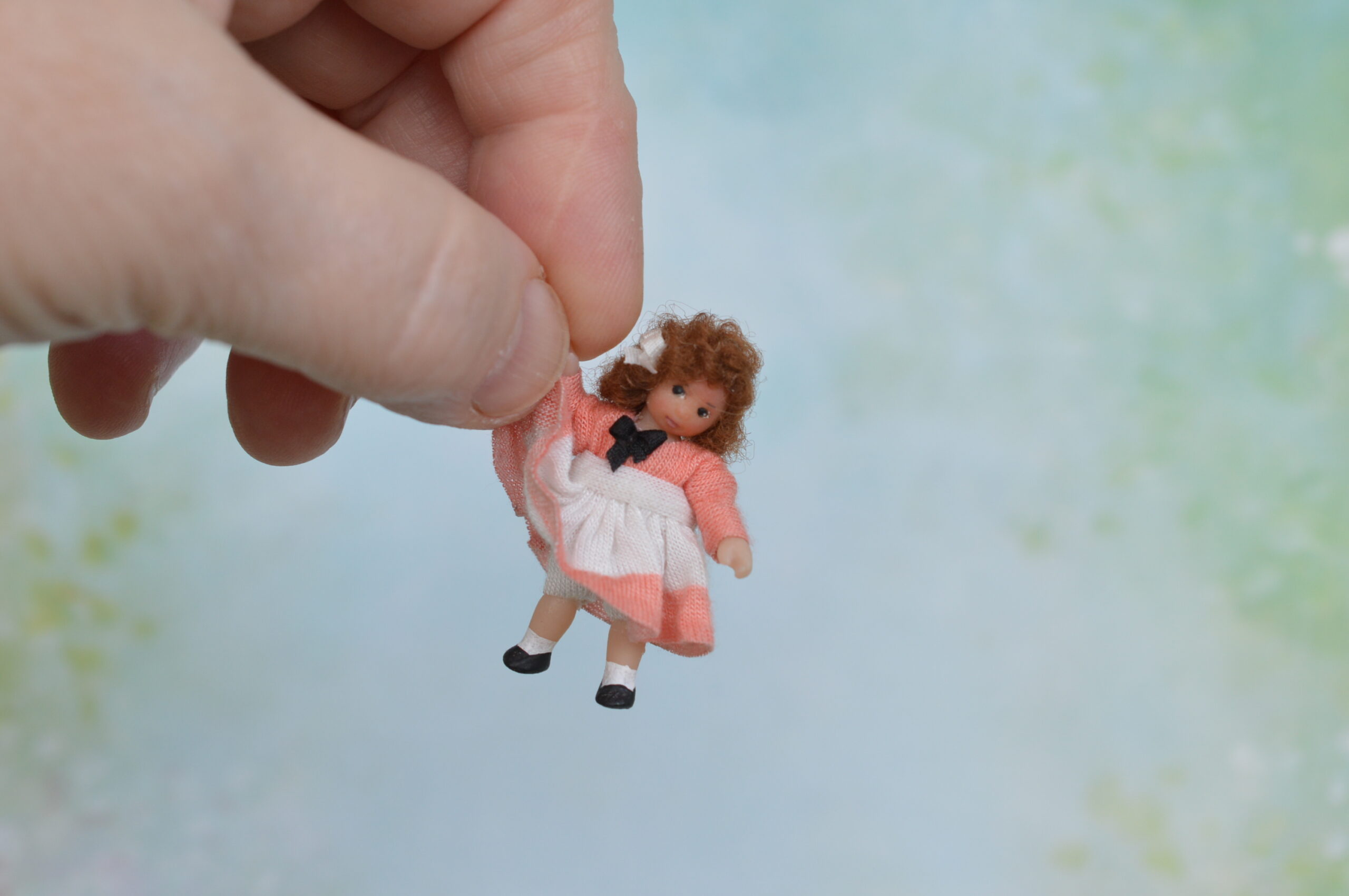 Small Doll Dollhouse, 1 12 Miniature Doll Dolls