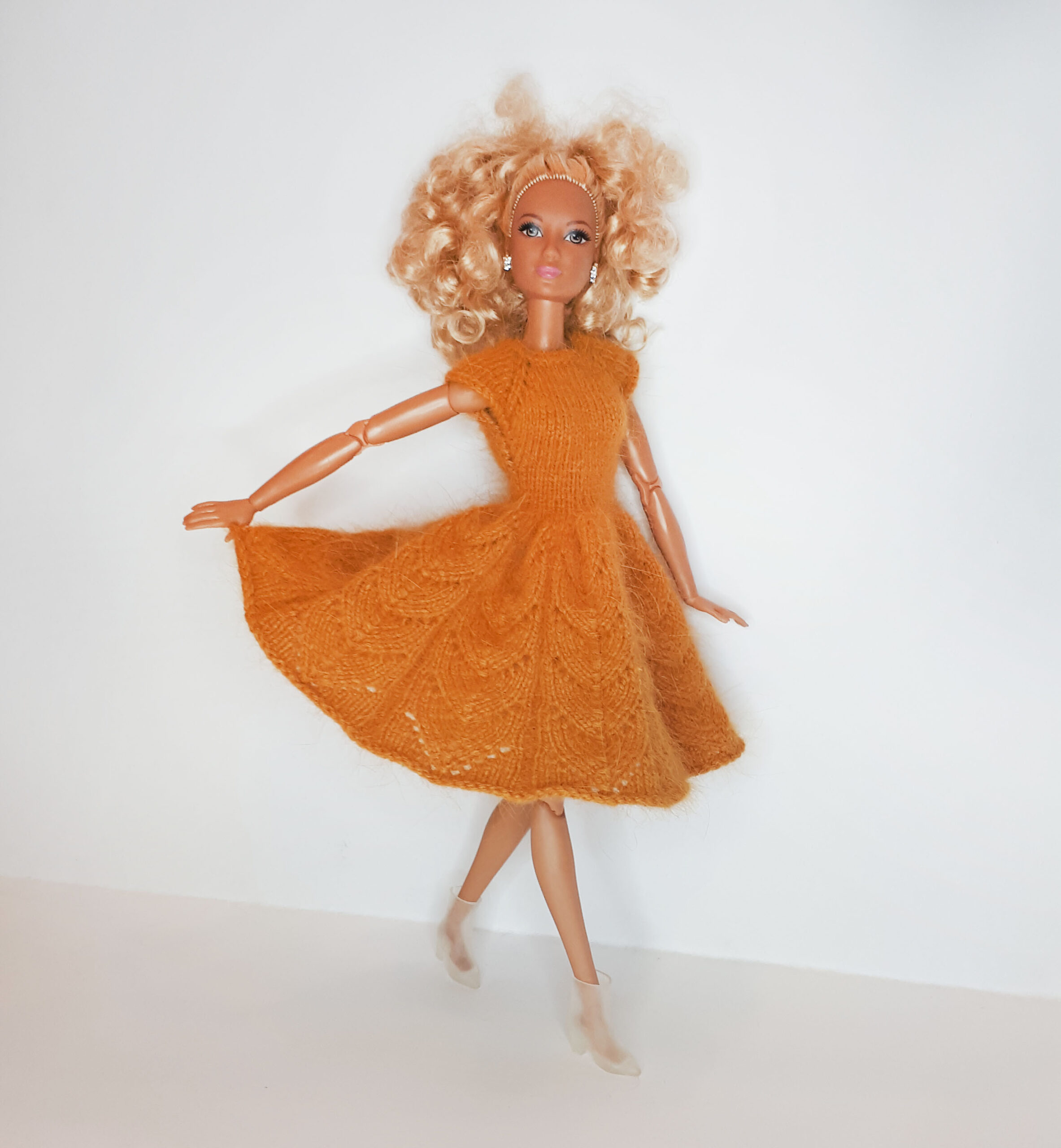 Barbie yoga  Barbie diorama, Doll clothes barbie, Barbie dolls