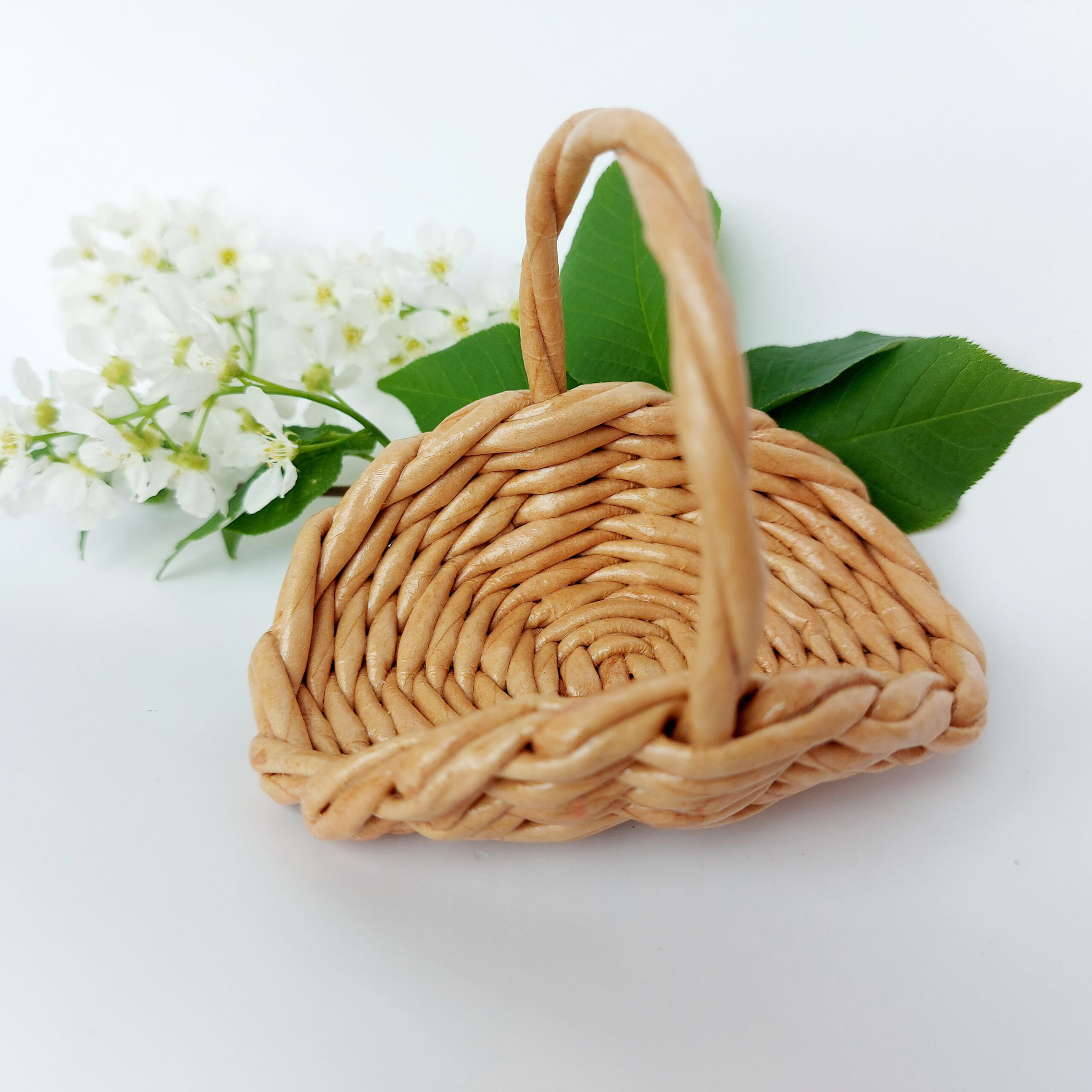 Basket w/ Handle Small - Dollhouse Miniature