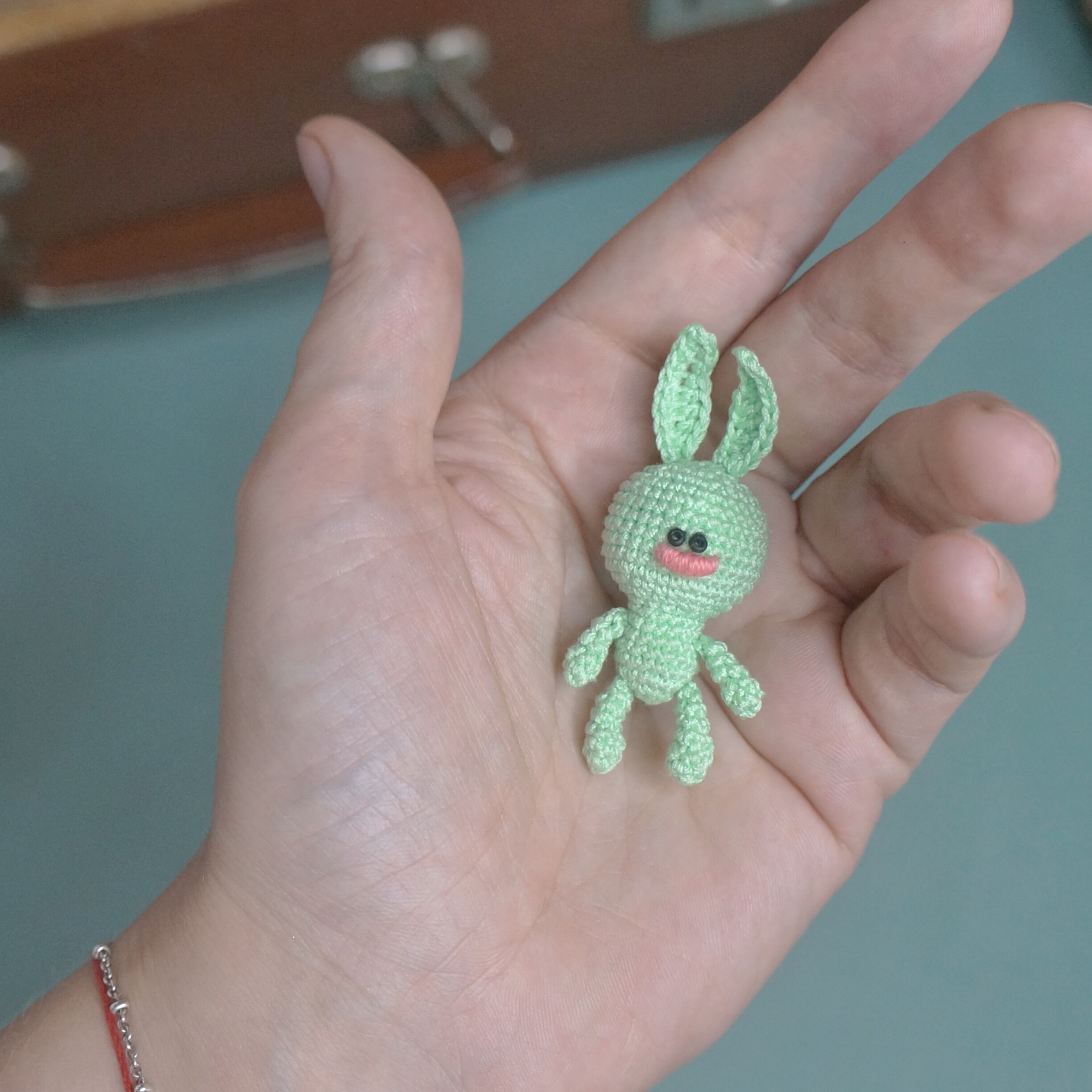 DIY Miniature Safety Pins -   Dollhouse miniature tutorials,  Miniatures tutorials, Miniatures