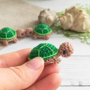 Crochet tiny turtle pattern