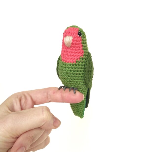 Crochet rosy-faced lovebird