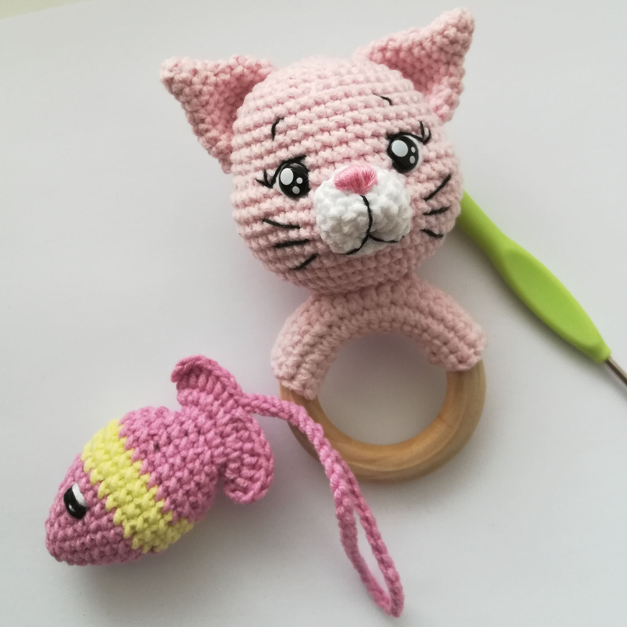 Yarnplaza Rattle Ring with Cat Crochet Kit 