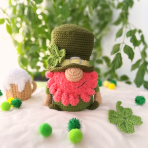 Crochet St. Patricks Day gnome pattern, amigurumi Leprechaun