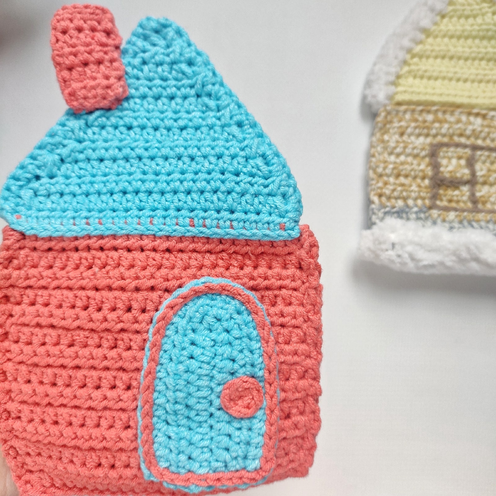 Crochet pattern house. The house for the animals. In English PDF. 2
