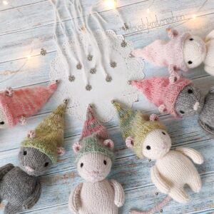 Christmas mouse knitting pattern