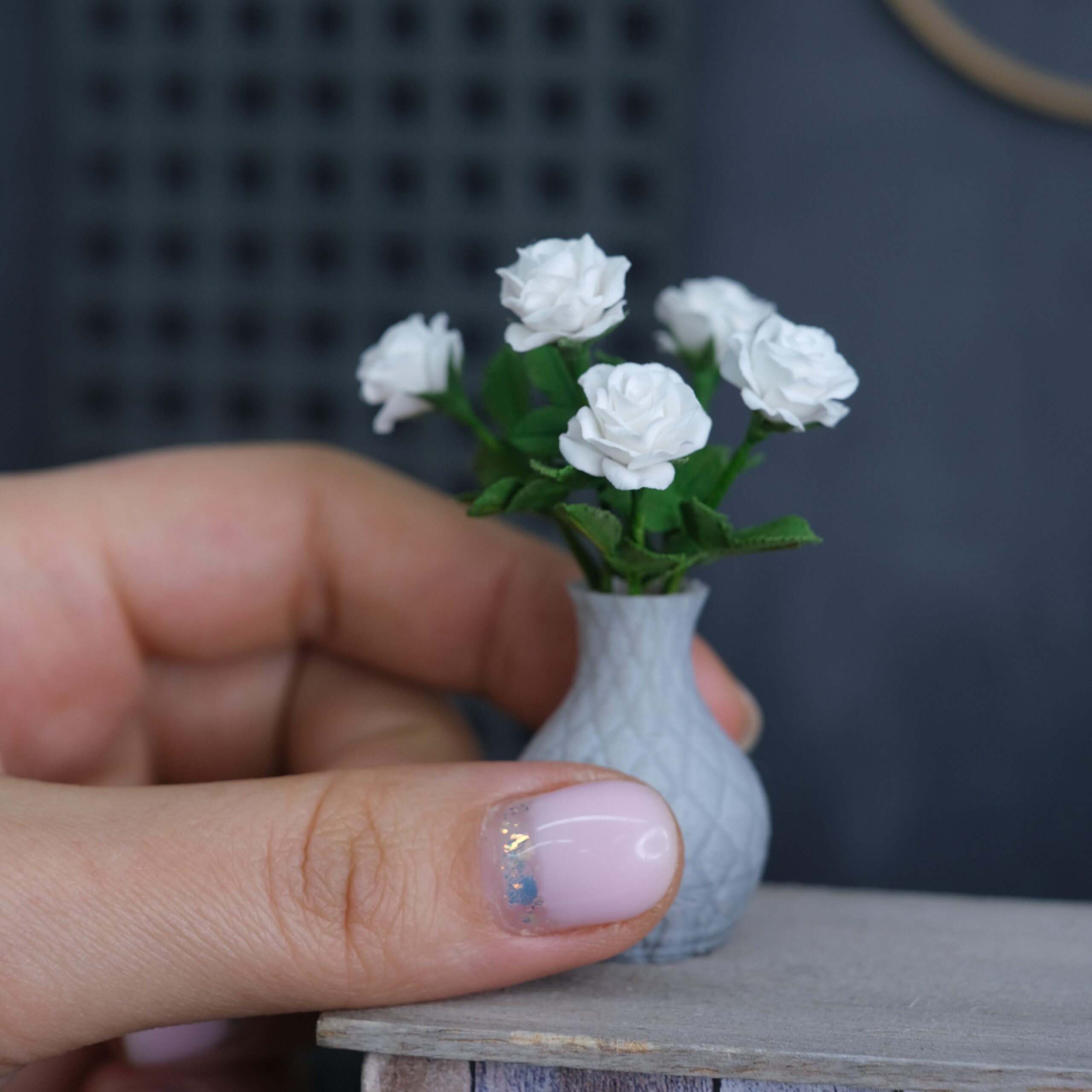 Handmade Miniature 1/4 Scale White Flowers for Dollhouses [OOL 003]