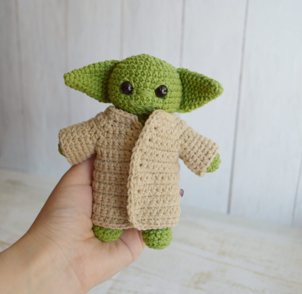 Crochet pattern Baby yoda doll 