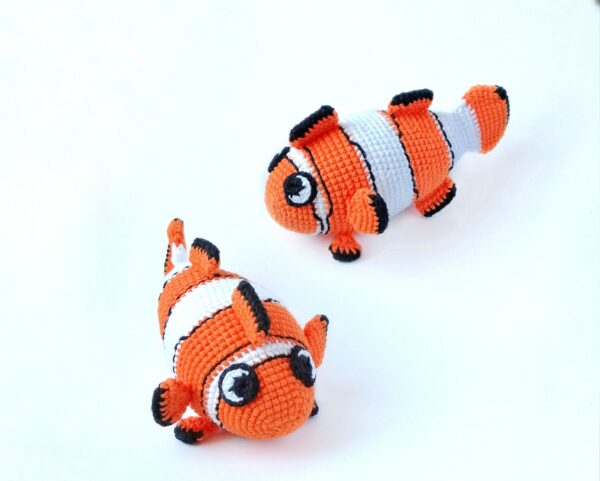Amigurumi crochet pattern clown fish toy. Mini crochet toy.