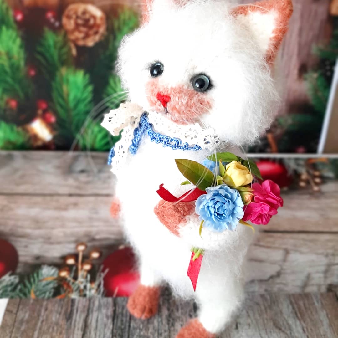 christmas stuffed cat