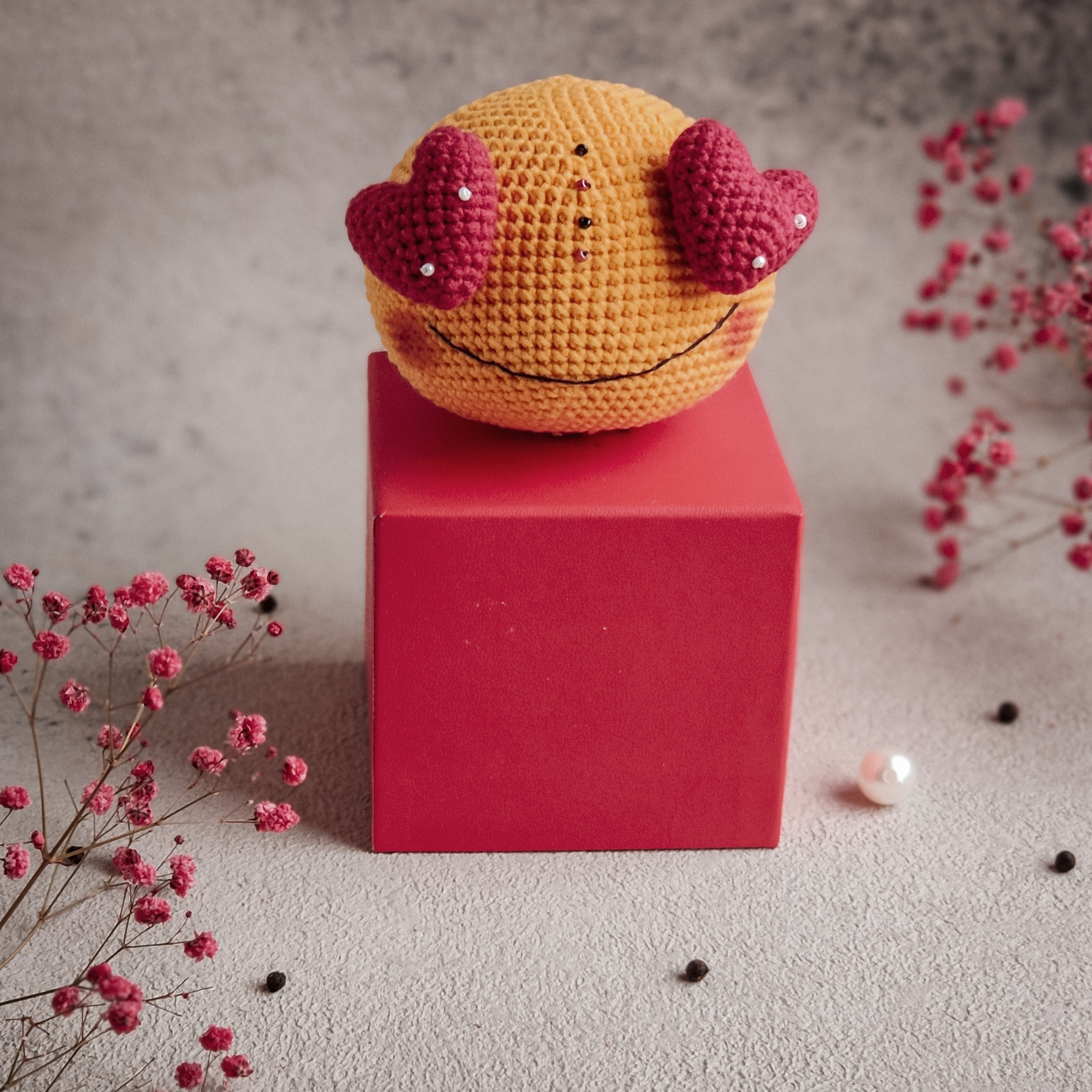Crochet Emoji pattern/ Amigurumi Emoji/ Crochet heart eyes 2 IMG 20220124 110812