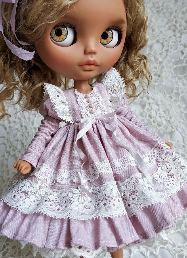 Blythe Moda, Tecidos e Costurices  Doll dress patterns, Sewing doll  clothes, Dolls clothes diy