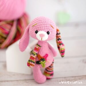 Modello di coniglio amigurumi