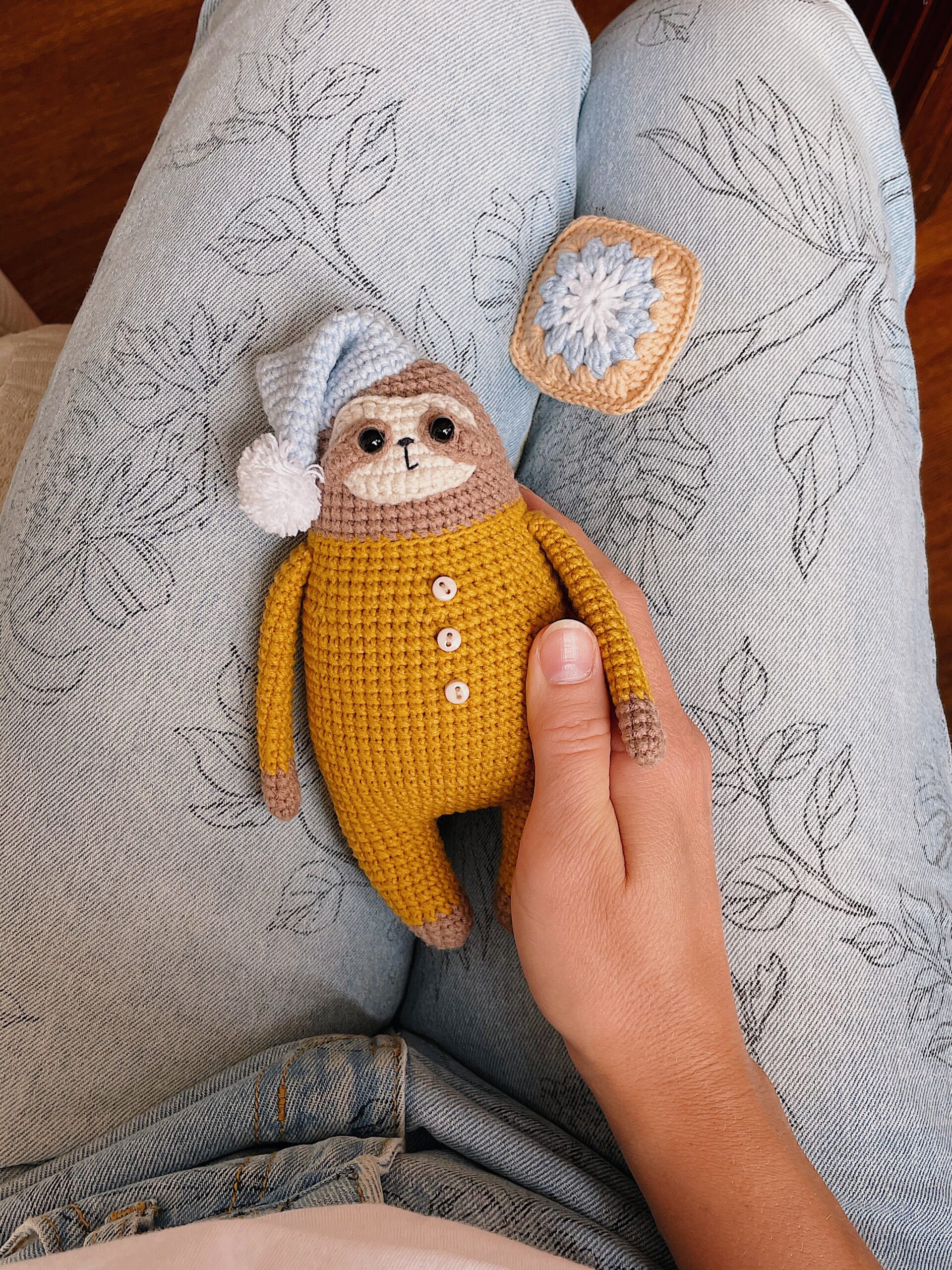 Amigurumi cute sloth pattern, crochet funny toy pattern 4 IMG 3113 scaled