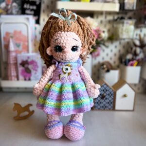 Crochet doll pattern with outfits