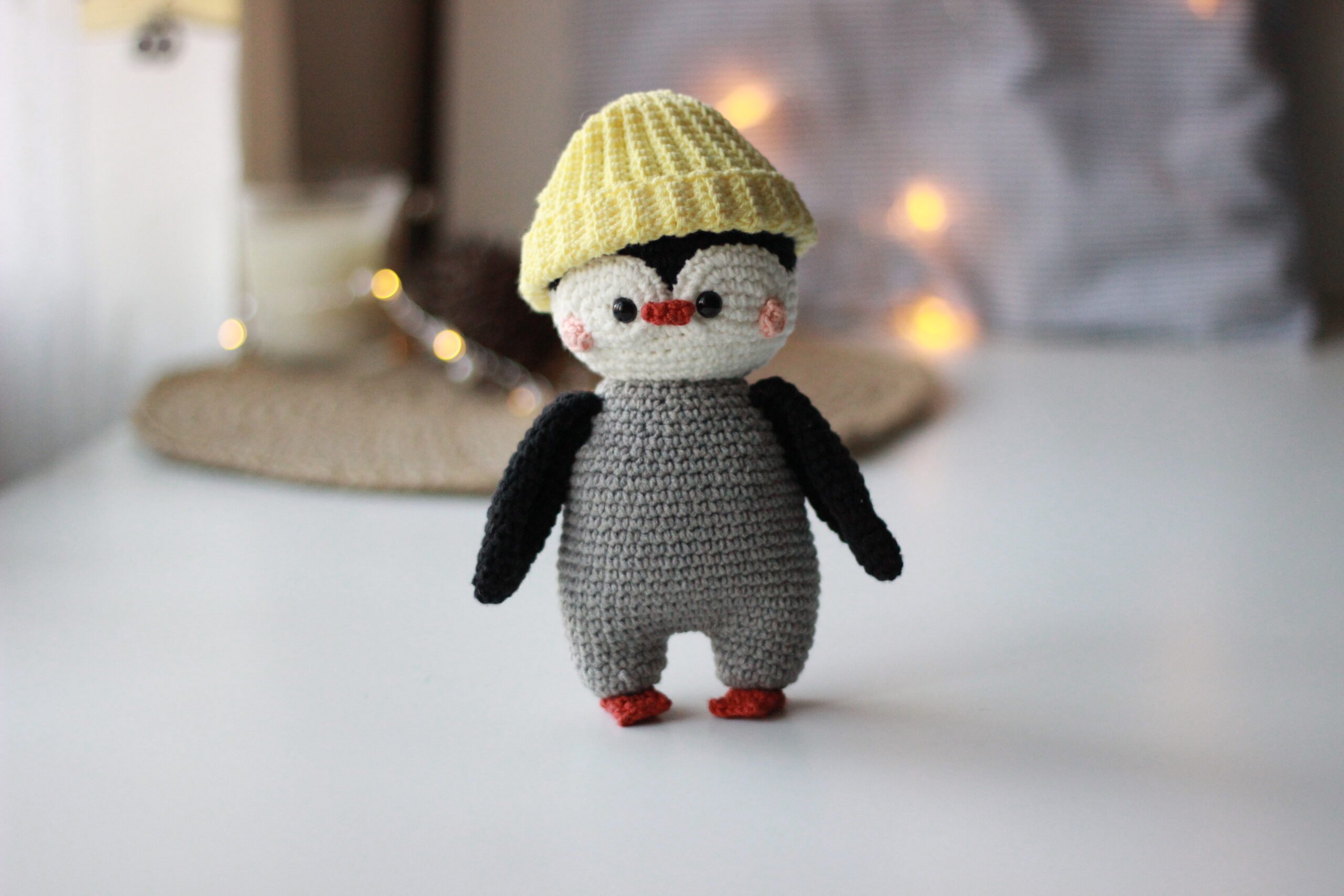 Hoooked  DIY Crochet Kit Penguin Frosty