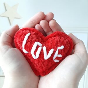 Crochet pattern red heart plush amigurumi for Valentines day