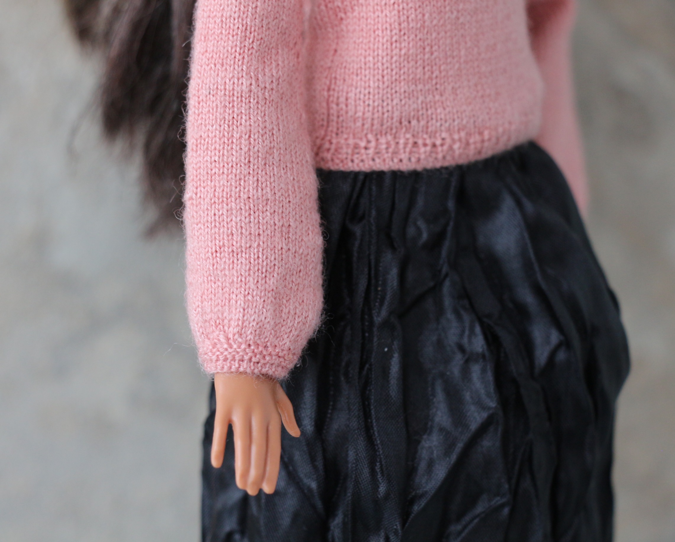 Pink sweater for Barbie doll with Logo – The Doll Tailor