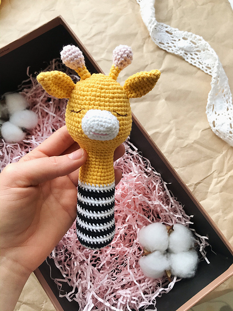 Circulo Amigurumi Kit Baby Rattle Collection Giraffe