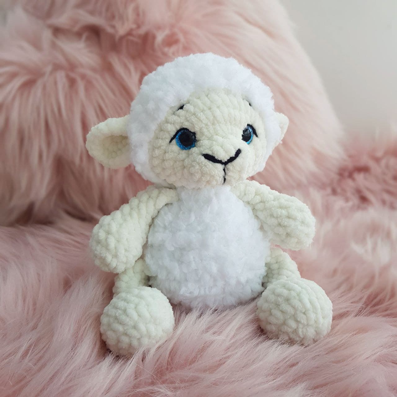 The cutest fluffy AMIGURUMI SHEEP in plush wool 🐑 PART 1 