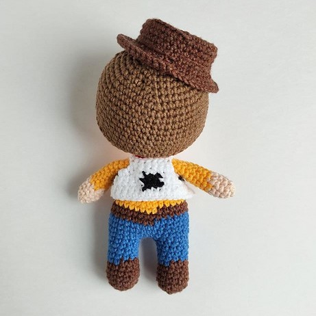 Woody toy story discount crochet