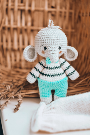 Elephant crochet pattern. Amigurumi elephant pattern