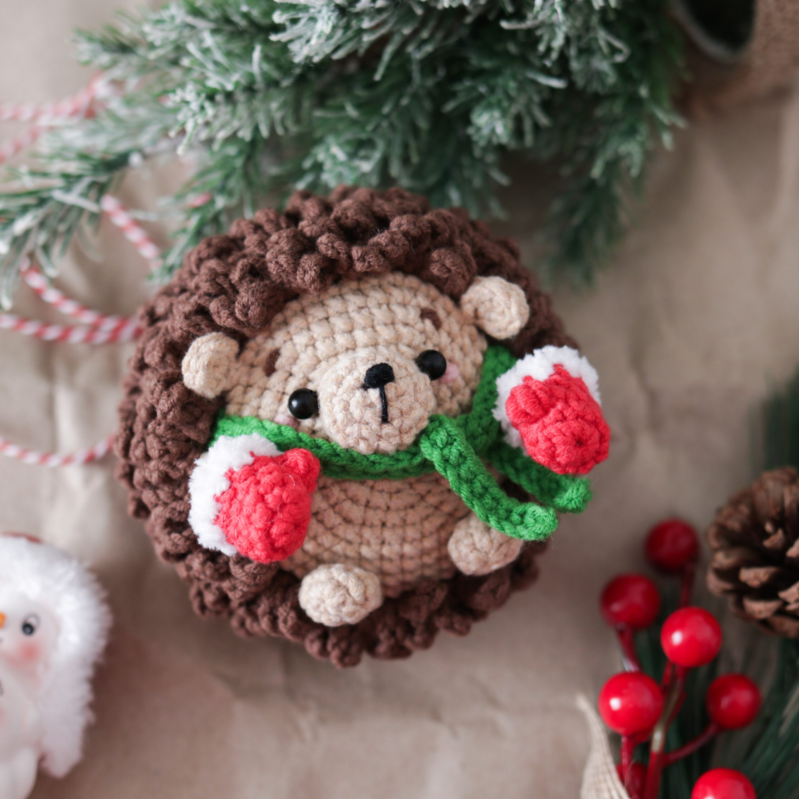 Hedgehog in the mittens, PDF crochet toy pattern 1 ёж 3 of 5 scaled