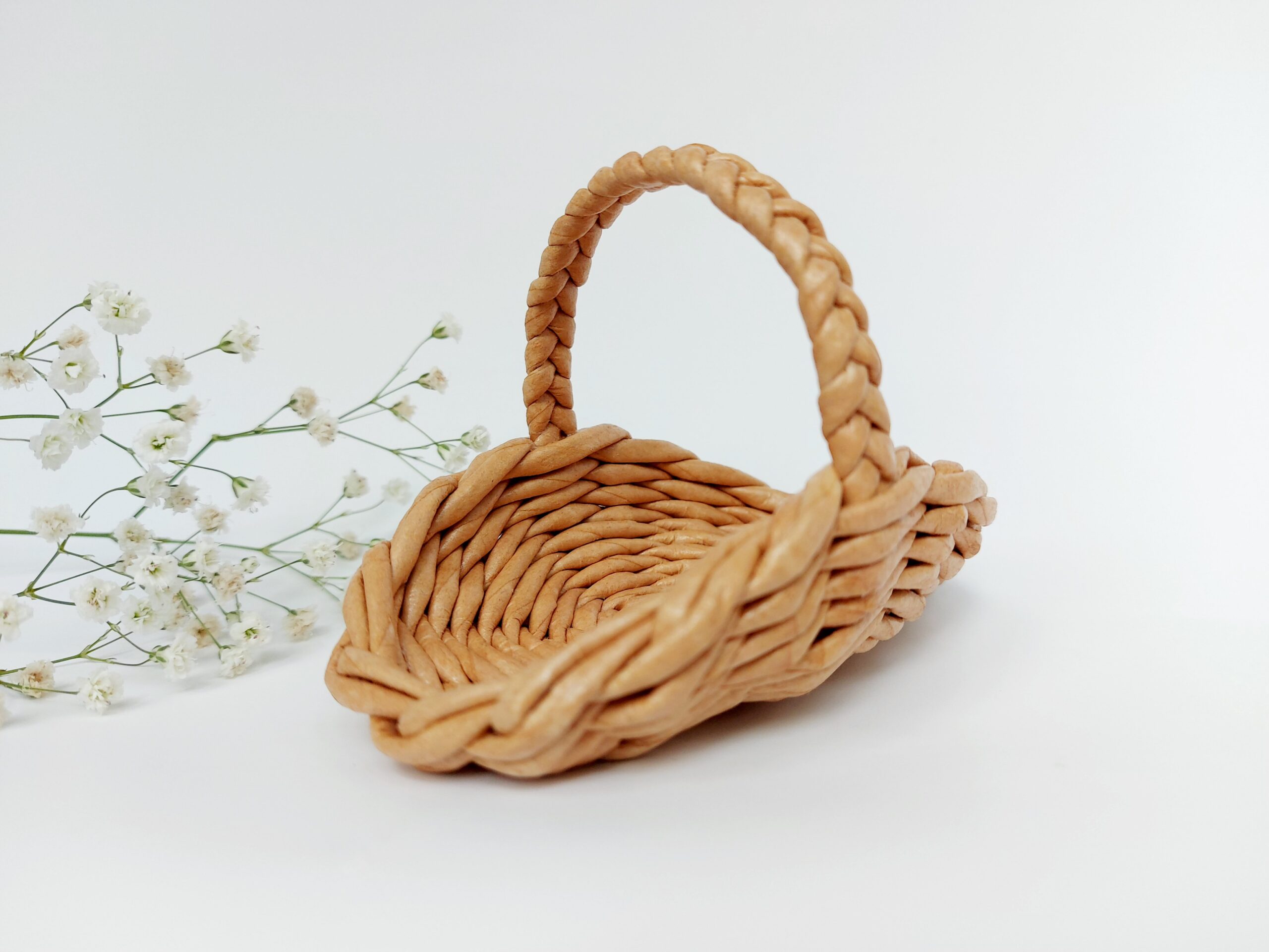 Basket w/ Handle Small - Dollhouse Miniature