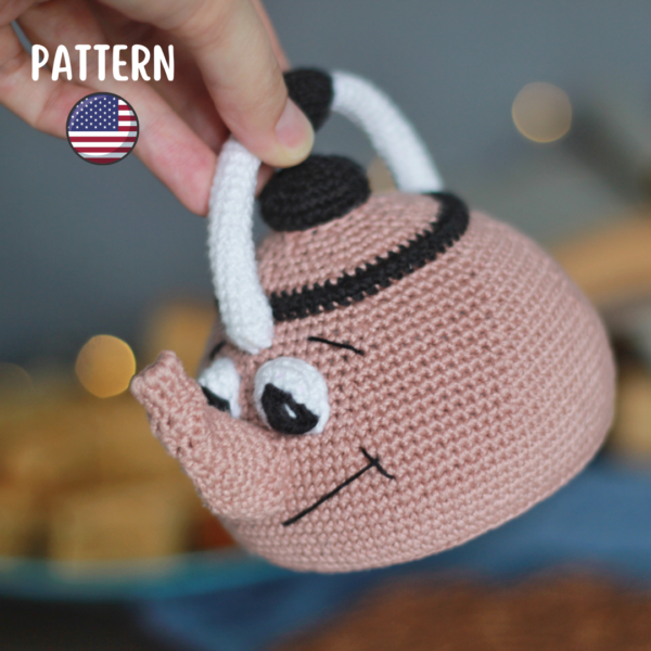 Amigurumi teapot crochet pattern for toy, cosy kids play food pattern