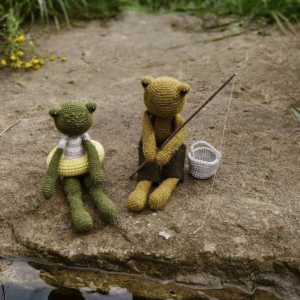 Crochet-froggies-pattern--amigurumi-fisherman-frog-dolls