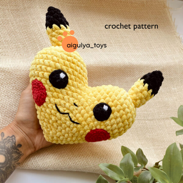 Crochet heart Pikachu pattern 1