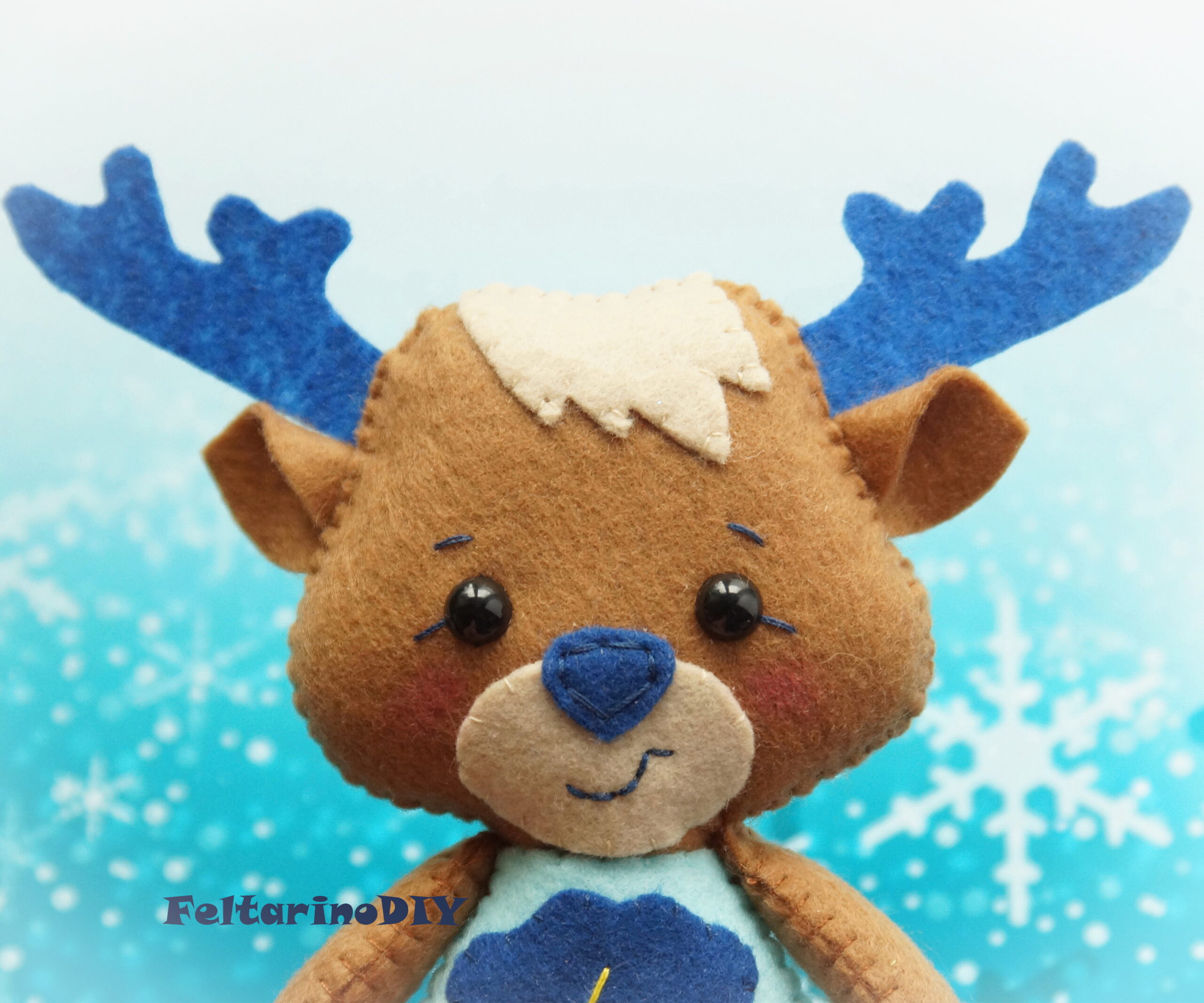 Felt toy sewing pattern, Cute Christmas deer pattern 2 Donner21 scaled