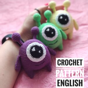 little alien amigurumi, pattern pdf format, solid crocheted toy