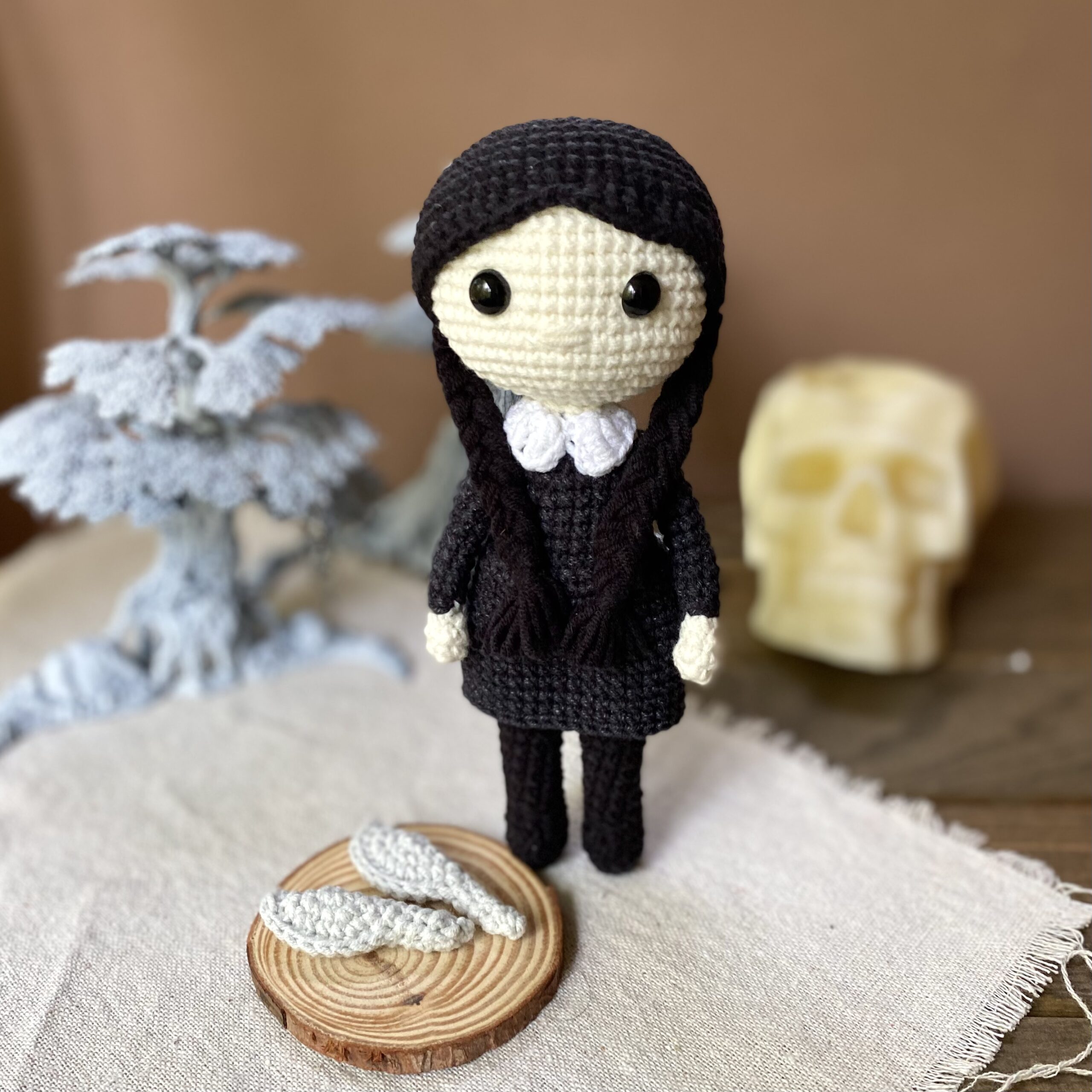 Tutoriel de Crochet Mercredi Addams- amigurumi. 99 % sans couture  d'assemblage
