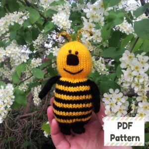 Bee knitting pattern, Knit bee pattern, Knitted bee pattern