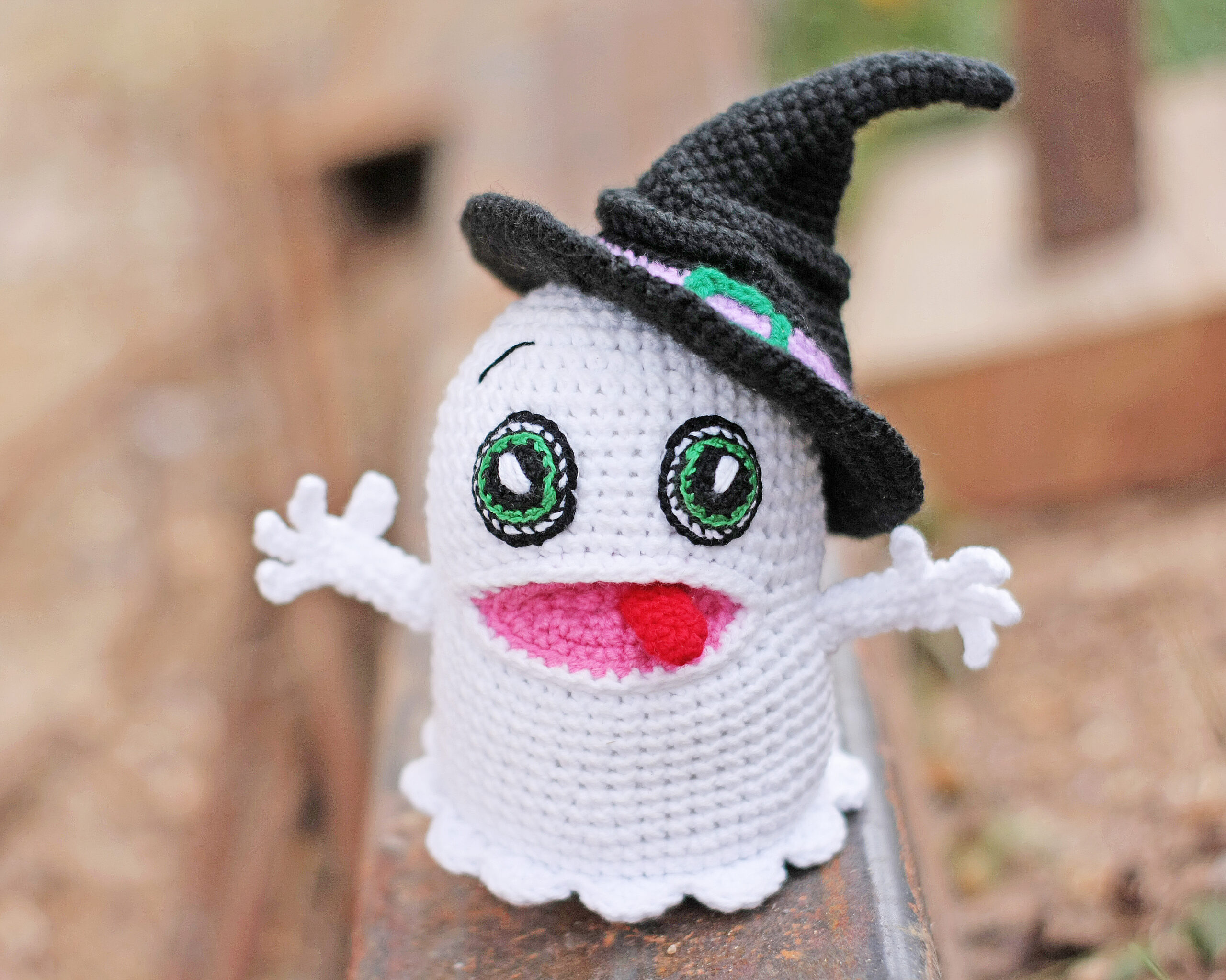 Spooky little ghost with button eyes since I don't have safety eyes :  r/Amigurumi
