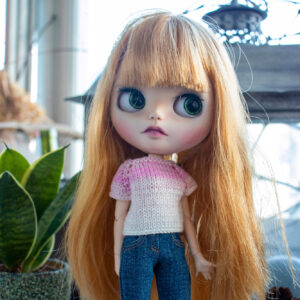 Hand-knitted blouse for Blythe doll