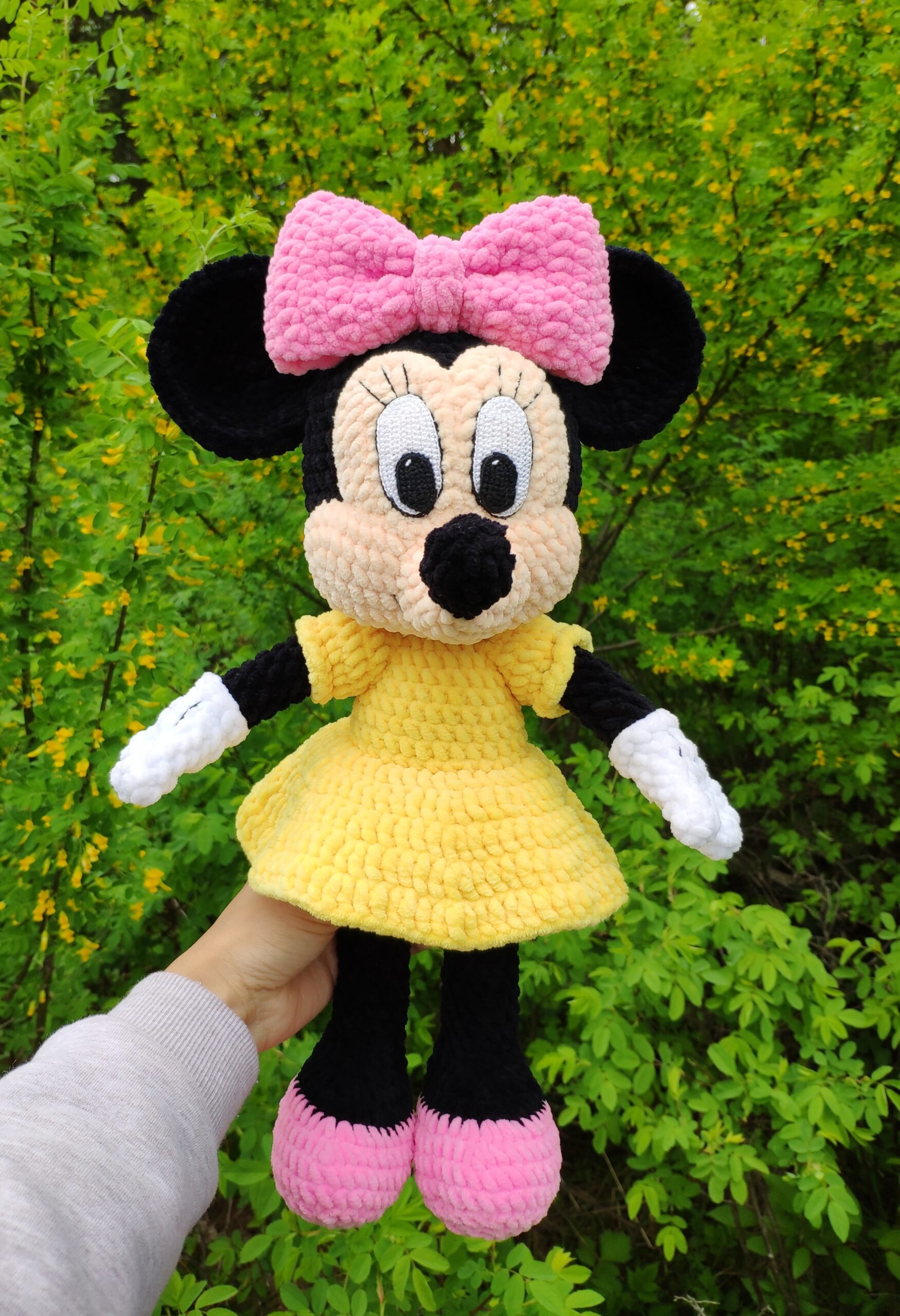 Minnie Mouse crochet pattern, Amigurumi plush Minnie Mouse