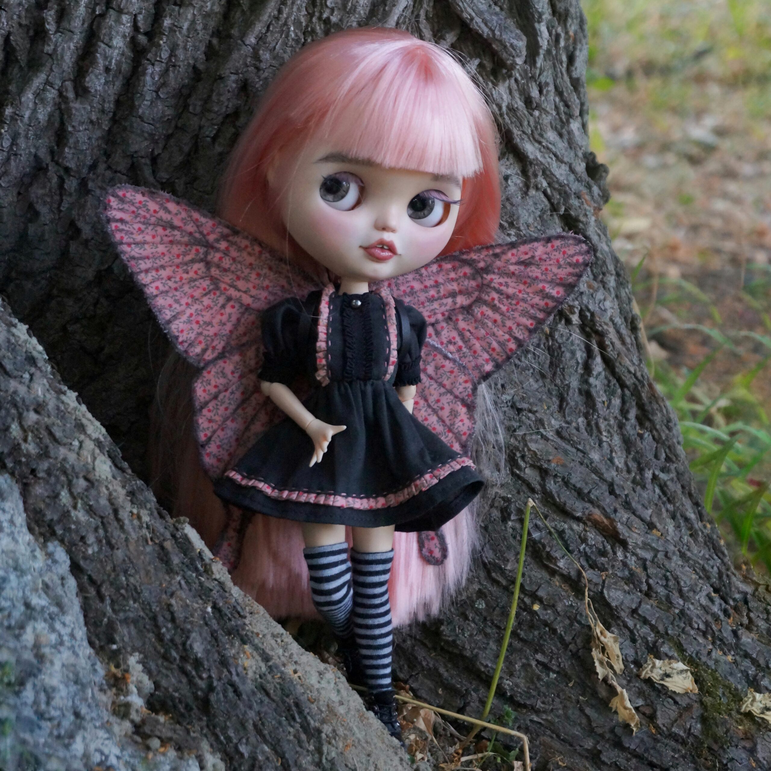 Halloween Blythe doll dress, Blythe horror clothes, Blythe wings