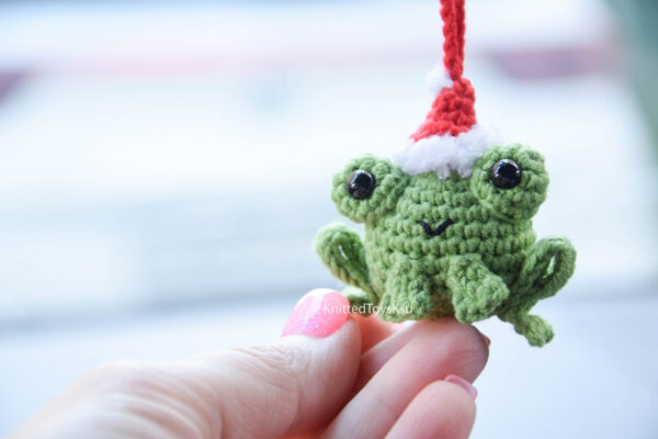 frog tree decor