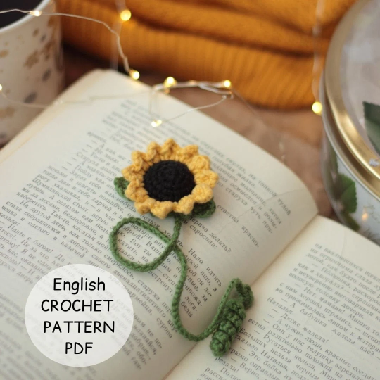 Amigurumi 'Book lover' bookmark crochet pattern Crochet pattern by