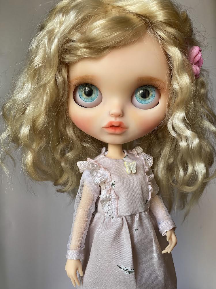 Blythe custom doll, ooak doll, Blythe doll, doll with natural blonde hair -  DailyDoll Shop