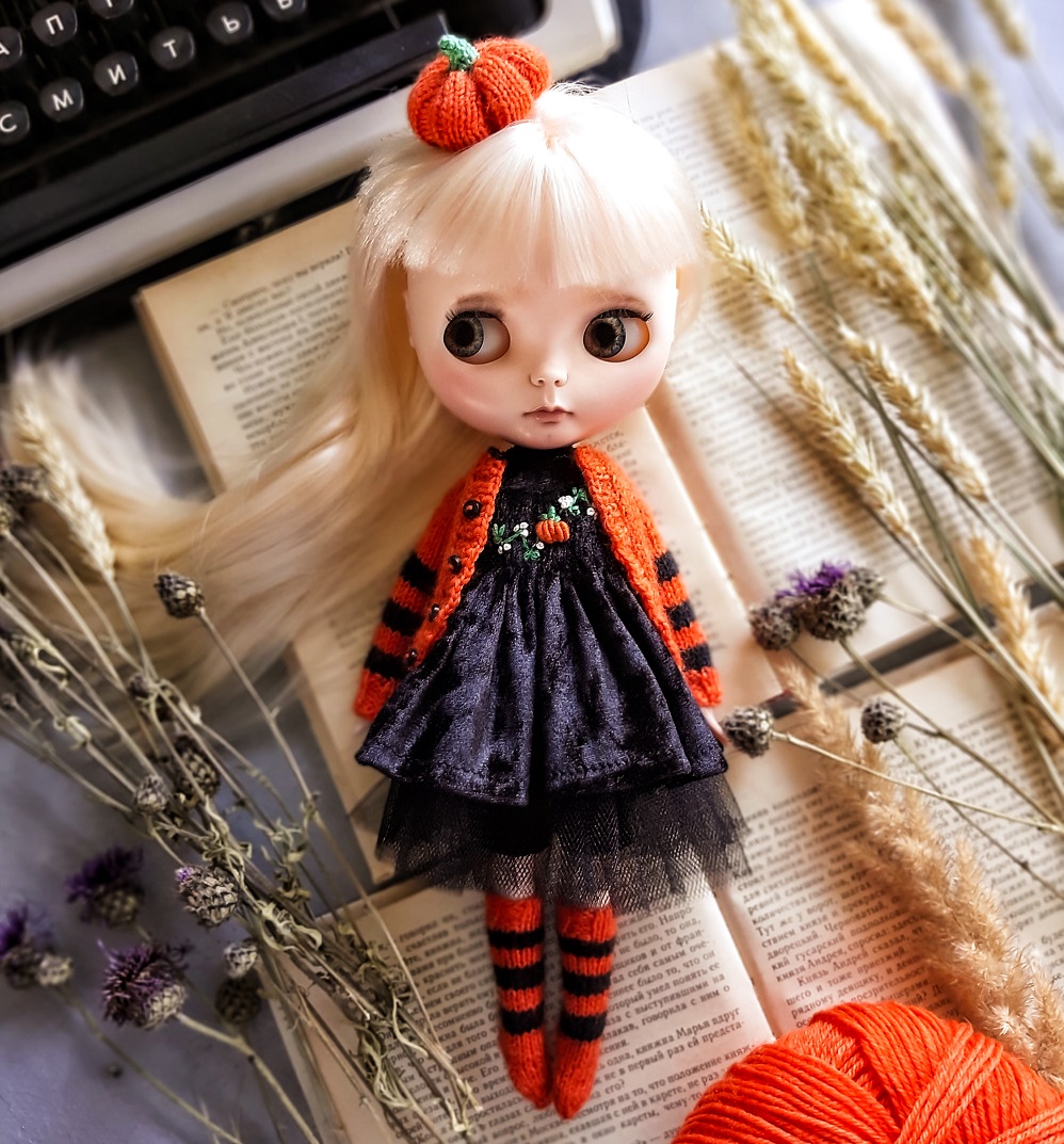 Blythe halloween clothes set, 1 fine Blythe black dress